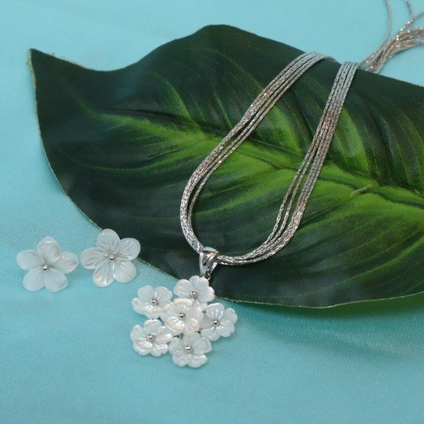 Sterling Silver White Flower Shape Pendent Set